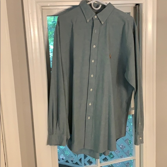 Button down shirt Long sleeve, light green.